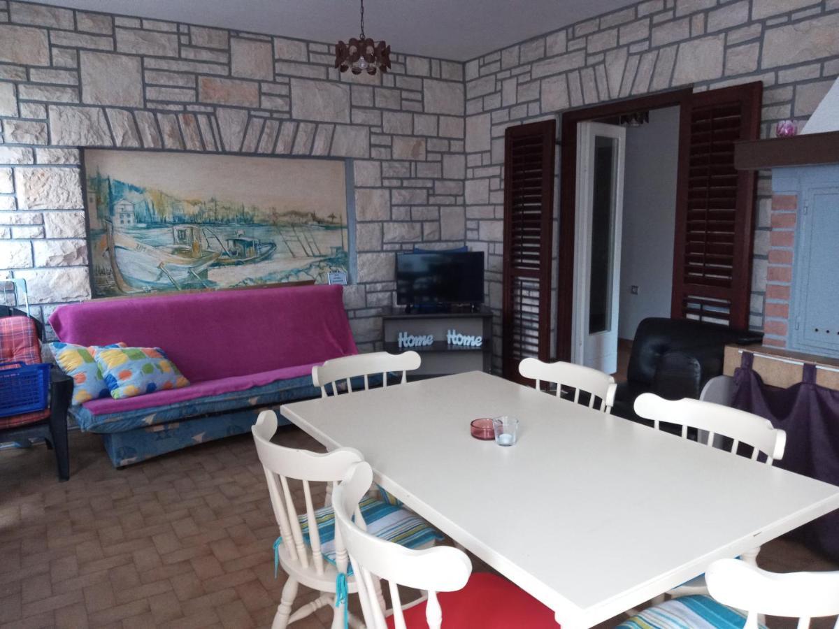 Apartman Sole Lägenhet Karigador Exteriör bild